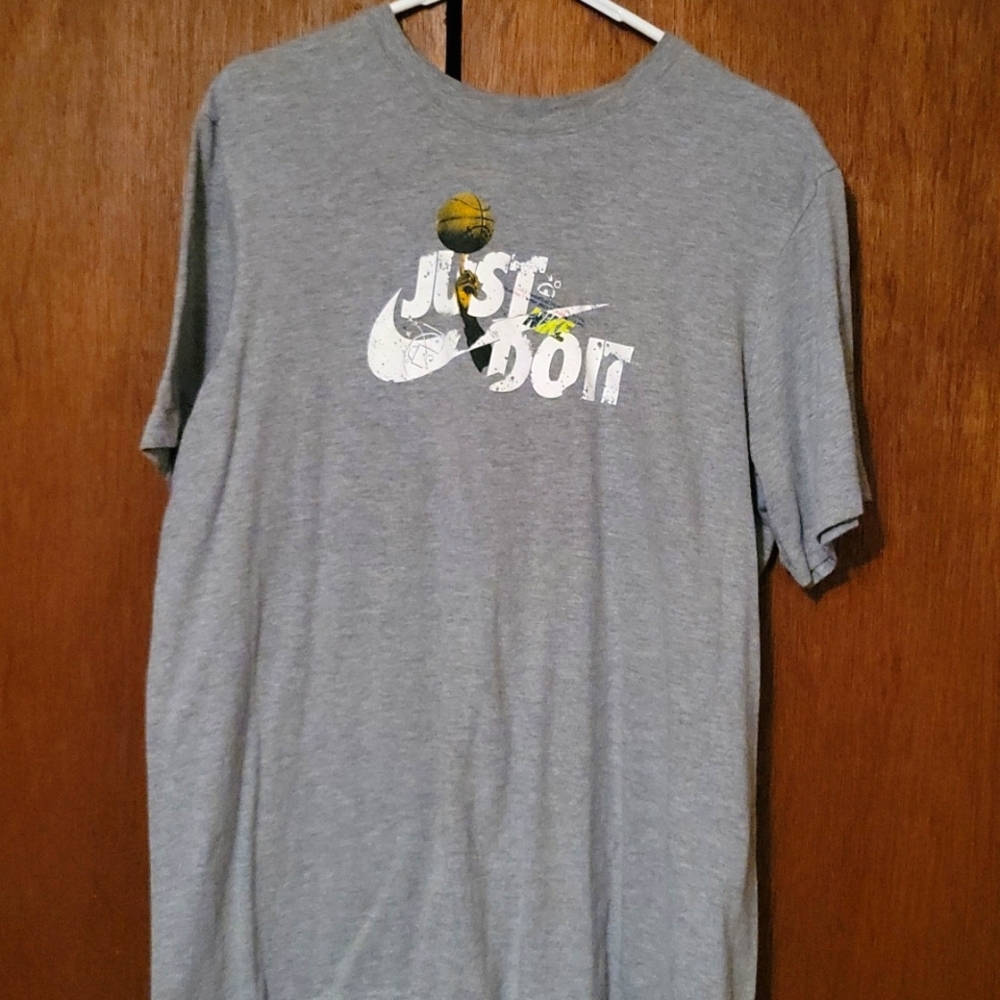 Mens Large gray Nike tee with Just Do It on front.